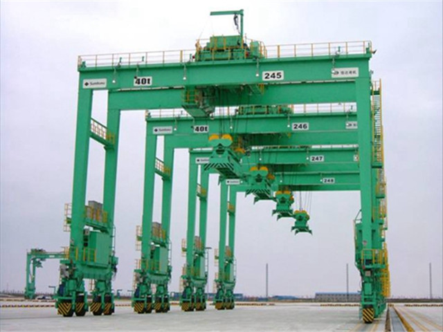 rubber gantry crane selling in China